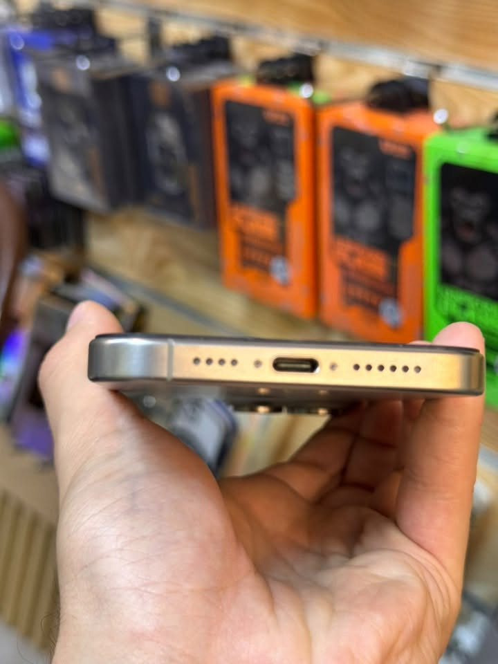 عرض خاص من سنتر دانيال الزهور🔥🔥
📱 iPhone 15 Pro Max
💾 ذاكره 256
🔋 بطارية 86
#مبدل فقط شاشة
#باقي الجهاز نظيف
.
السعر 700 الف 🔥🔥🔥
.
الموقع - موصل الزهور / دورة سيدتي الجميلة 🚩
.
#للاستفسار ***********
#موبايلات_و_تابلتات # 700,000 دينار
#موصل_الزهور / دورة_سيدتي_الجميلة # iPhone 15 Pro Max
آيفون_15_برو_ماكس # 256 # مبدل_شاشة
