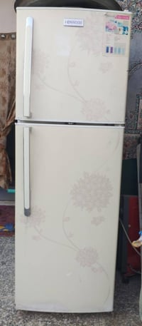 ثلاجة • شغالة • نضافتها ٧٠٪