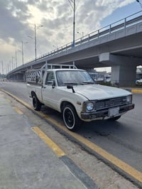 السيارة جاهزة وشرط الفحص رقم الماني بأسمي شرط التحويل ٣٥ ورقة وبيها مج...