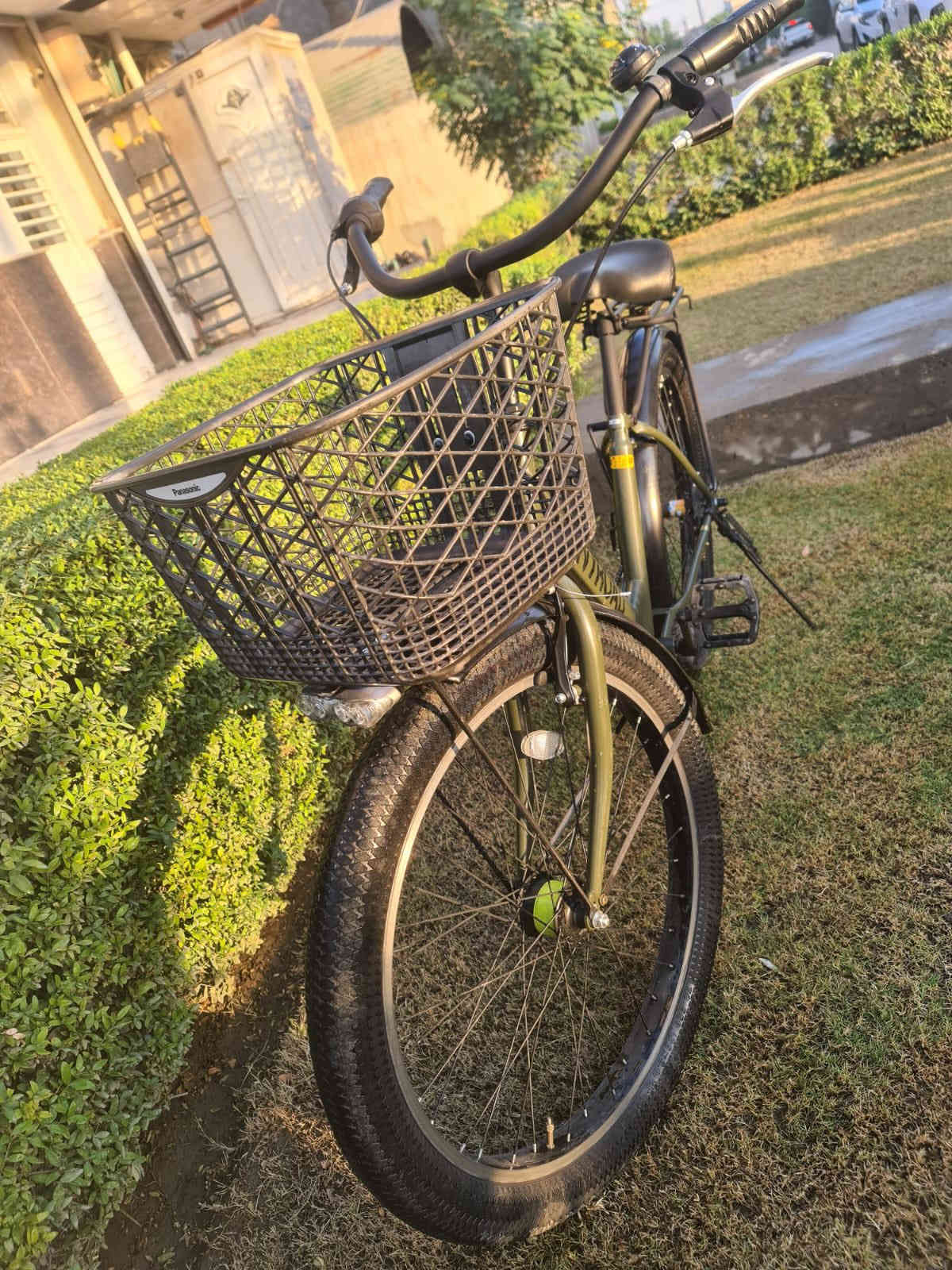 السلام عليك
للبيع كسر باله نظيفه جداً
 دراجه هوائيه WAVYROAD  
قطعه نادره وتتحمل اوزان ثقيله كله ختم واحد  
سستم المكينه خلفي امامي SHIMANO.SIS.EQUIPPED
التايرات من ماركه KANDE نقش على كامل التاير 
الكشن طبي من ماركه MARUISHI وبي دبلات
الحجم 26 مكتوب عليه بس هو مهجن 28 
السله من ماركه PANASONIC
لايت حساس على مكينه الويل الاماميه
مكينه ويل امامي خلفي سستم SHIMANO
هواي صفات مذكرته حته لا اطول متكامل من كل الجوانب و كلشي بي من ماركه معينه السعر 300 وبي مجال 
للاستفسار ***********
