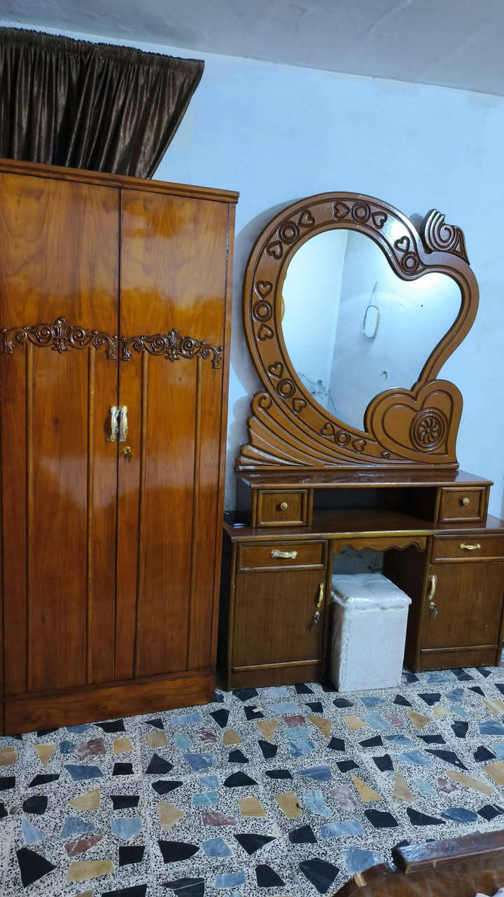 غرفه صاج تكمه التزكام خشب ثكيل وبدون ضرر جديده السعر ٨٥٠ قفل بدون عمله البلديات ***********
