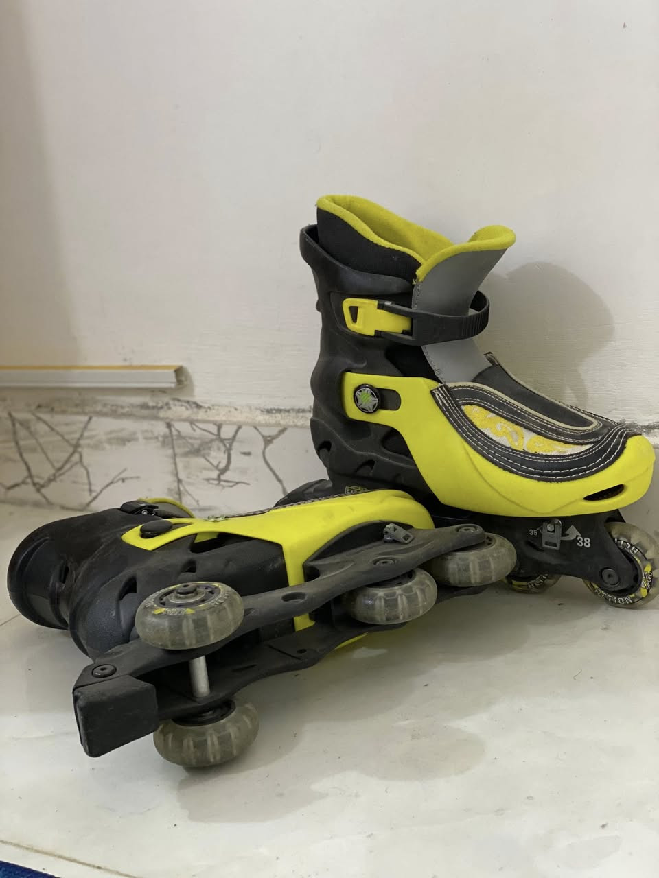 حذاء تزحلق حجم من 35 الى38 يتكبر ويتصغر 
سعره 15 الف


**إذا كنت صاحب هذا الإعلان وتريد حذفه لأي سبب، رجاءا أرسل رسالة إلى الدعم الفني**