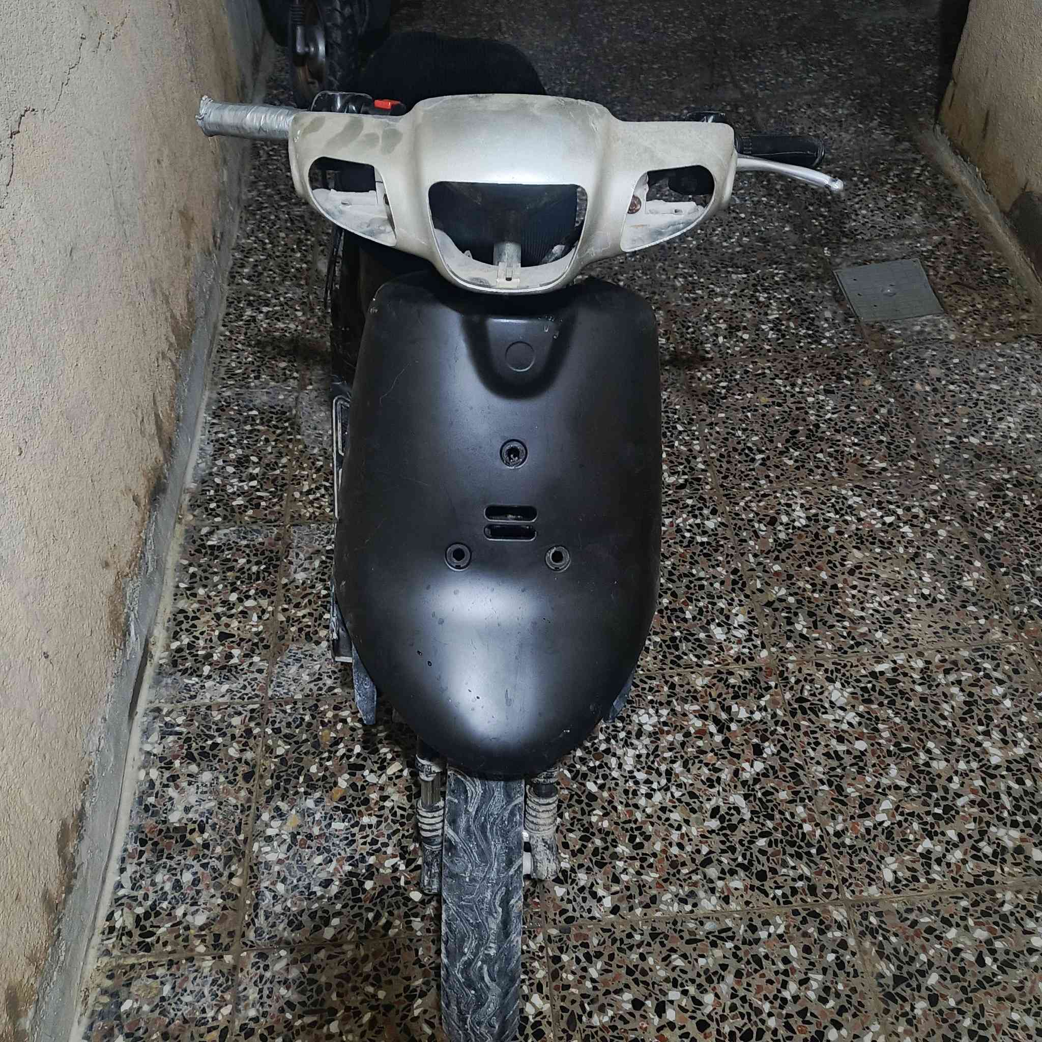 بطه للبيع شغاله محرك نظيف شاصي جديد السعر ١٠٠ الف مع المجال مكاني النجف رقم الهاتف ***********
