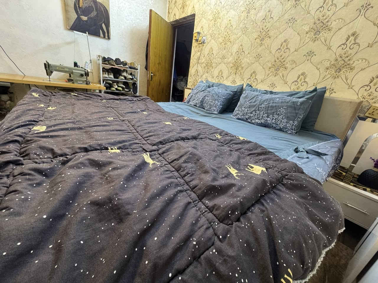 غرفه نوم مثل ما موضح بل صوره مكاني بغداد قرب جامعه التكنولوجيا.  ٠  ٣٧٥ سعرها ***********
