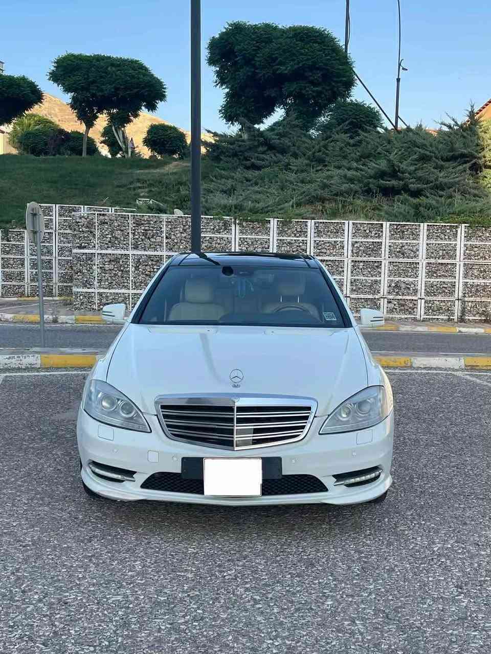 Marcedes s350 فول فولە پشت و پێشی کەپسە سەیارەکە زور پاکە مەکینەی نەکراوەتەوە ٢٠٠٨ کراوە بە ٢٠١٣ پانۆراما ٥ پەردەی بیلاد بۆ زانیاری زیاتر *********** کۆدی هەیە بێسەرێشە یەک موشکیلەی نیە ٨٥ گەڵاو برایانە السليمانية, العراق
