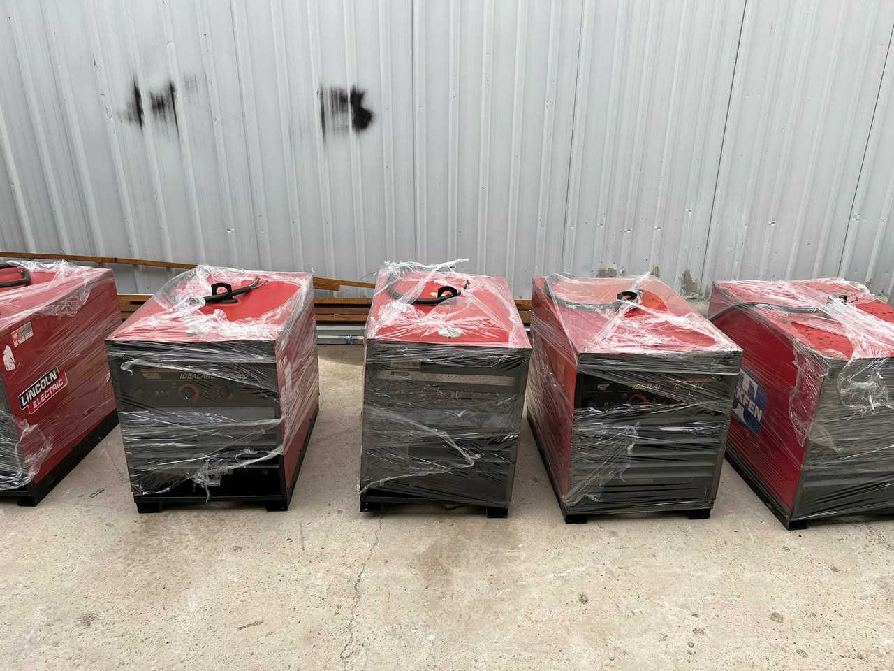 ماكنه لحام. لنكولن أمريكي الصنع  500امبير تلحم جميع المعادن 
***********
