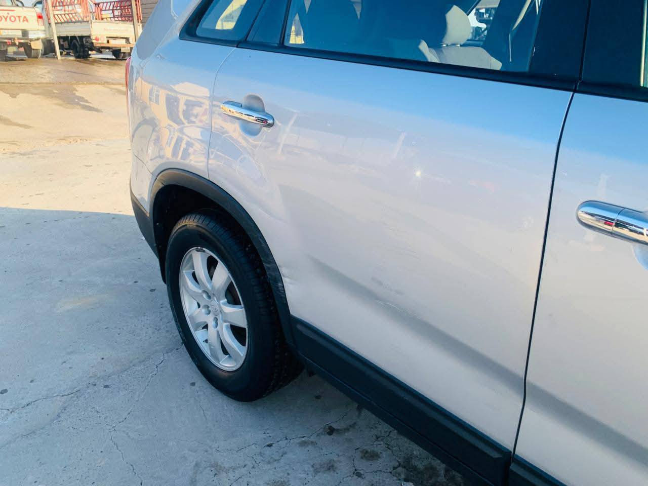 السلام عليكم سورنتو موديل 2011 للبيع محرك 4 سلندر 2400 كير محرك صدر تواير كلها شرط السياره بيها طخه خفيفه بالجاملغ الخلفي ومصبوغ وجاملغ امامي مبدل بدون دواخل شرط سنويه ل26 شرط التحويل رقم كركوك دولي صاحبها يمي  بيها كابون بنزين السعر128 وبي مجال للأتصال *********** /***********البيع فقط نقد
