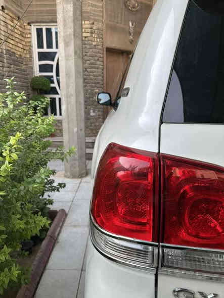 لاندكروز موديل 2011 (شركة ساز )
سياره فول مواصفات 
بصمة شاشة تاب لكزز سلايت روف تبريد 3 قطع 
دفع رباعي شاشة خليفه بلازما
ماشية 66 الف 
وبعد بيه مواصفات اخرى 

سياره مكفوله كفالة عامة رقم بغداد بأسمي 
حدادية كير مكينه على البلاد ياباني أصل 

اخوان كل المواصفات بالسياره ذكرتهن بالنشر 

السعر خاص وهذا رقمي ***********

ولحد يكلي شبيه ما بيه
