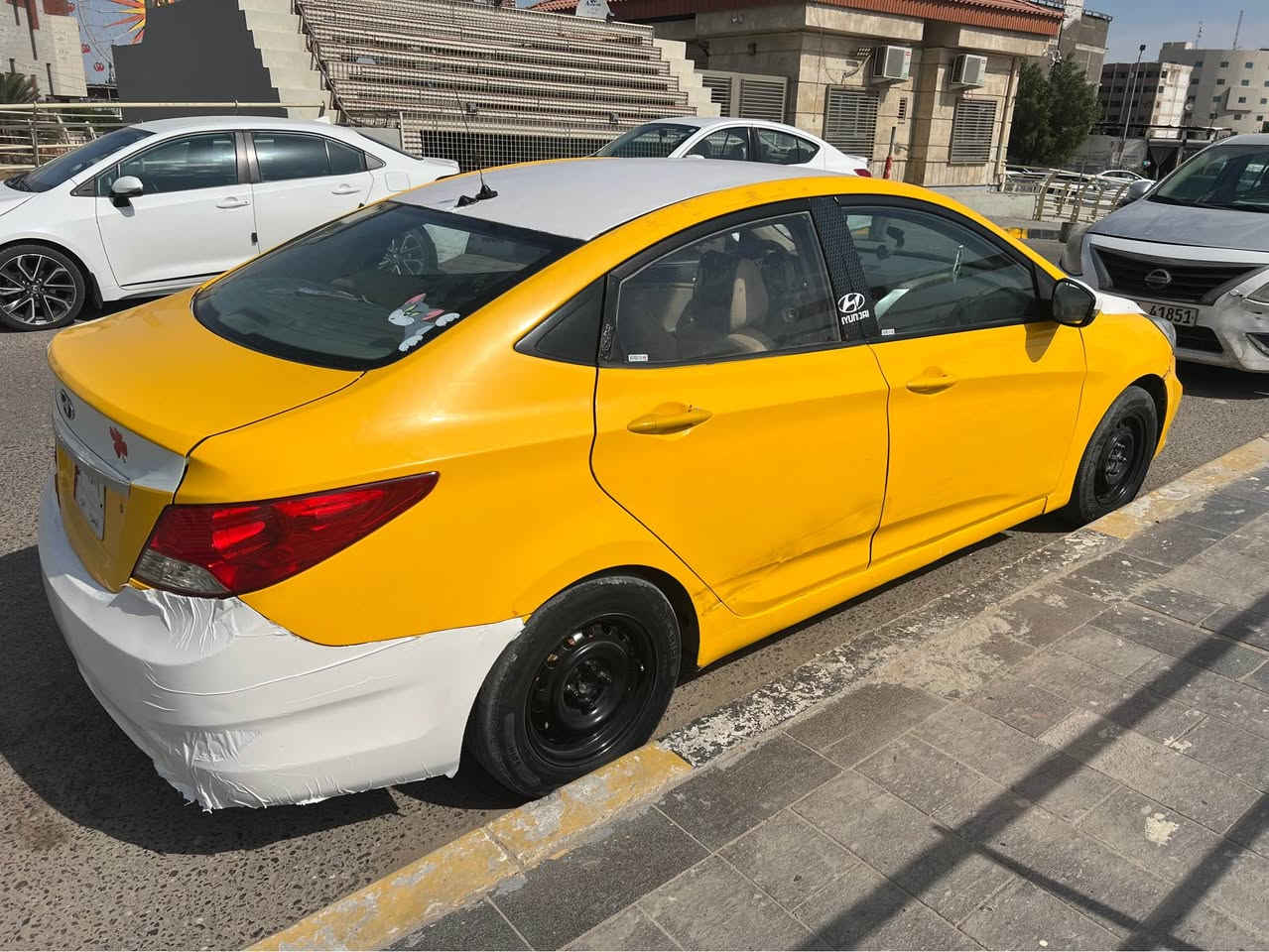 السلام عليكم من رخصة الادمن
اكسنت مديل ١٢خليجي دواخل عسلي مكينه كير جدد تبريد ثلج البدي شوف العين ابيعلك كوم حديد راعيها بالجزائر ويريد تحويل  مكان السياره ابي الخصيب - البهادريه توها مصفره غرامات وهيئه السعر ٧٠ وبيها مجال للطيبين للعلم نقص حداده خلفيه الرقم *********** البصرة, العراق
