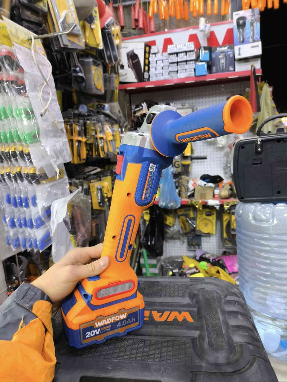 سلام عليكم 
متوفر كوسره شحن ✅
من ماركه انچيكو ✅
+من ماركه ويدڤو ✅
التفاصيل 
دبل بطاريه 4امبير✅
20ڤولت ✅
 مع اقراص حديد✅
العنوان الشارع العام خدمي بسمايه مقابيل حلويات برهومي 
للستفسار ***********
يتوفر توصيل ✅
