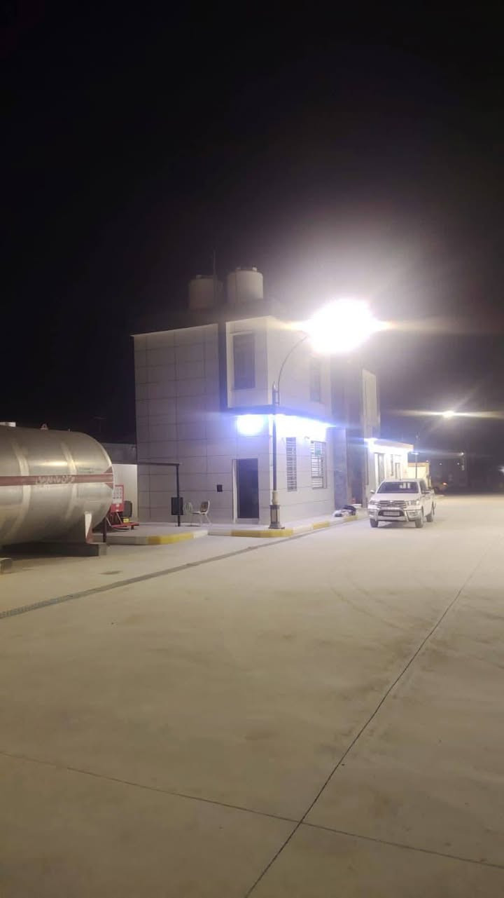 تتوفر محطة وقود استثمارية قيد التشغيل للبيع في محافظة المثنى ناحية الوركاء وفق التفاصيل التاليه
- ارض المحطة استثمار لمدة ٣٠ سنة قابله للتجديد من دون مزاد بمبلغ ايجار رمزي جدا
- مساحة المحطة ١ دونم
- تقع في منطقة ذات كثافة سكانية وحركة كبيره وتخلو من اي منفذ توزيعي وموقع مهم ومؤثر جدا
- المحطة جاهزه للتشغيل بنسبة ١٠٠٪؜ 
- معفاة من الضرائب 
- مشيدة وفق احدث المواصفات من قبل شركة تركية وبمعدات مطابقة للضوابط الصادرة من وزارة النفط من منظومة اطفاء وتغليف الخ
- عدادات حسب المواصفات مضخات عدد ٩ مه مضخة البنزين الجوال خزانات قياسية ٨ ملم عدد ٥ 
- مولدات مع كابينه للرقيب الالكتروني 
منطومة كامرات 
- سيارة حديثة
- نقل ملكية مباشر امام الاستثمار والمنتجات النفطية
السعر المطلوب 3مليار ونص للتواصل ***********
