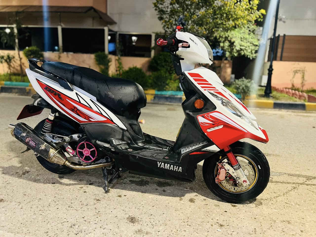 السلام عليكم 
دراجه جيتي ار مزوده من كلشي كلجات رياضي  بس محرك بلادي دراجه كفاله صاله فتره من اخذته رمبه دشبول 3 الوان متغير 
بغداد ناحيه لوحده قرب بسمايه 
*********** 
سعر خاص
