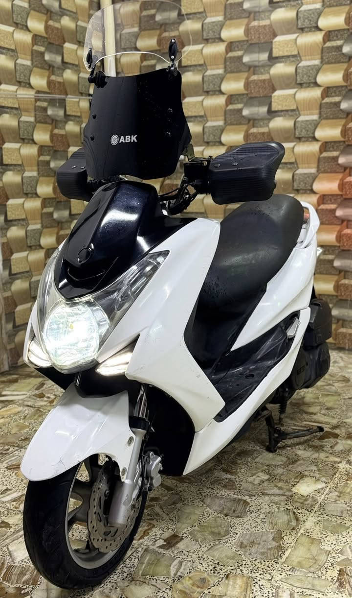 سلام عليكم ماجسته اس مديل 18 دراجه جديده بمعنه الكلمه ماشيه ٣٦ الف مكينه مكفوله ناعمه ما اتنسمع  شلعه معدل فول دراجه ابد ما بيهه نقص تايرات دبلات جدد اوراقهه موجوده دراجه جديده بمعنه الكلمه كهربايات كلهه شغاده سعر مليون او ٢٠٠ او بيهه مجال بغداد المشتل ***********
