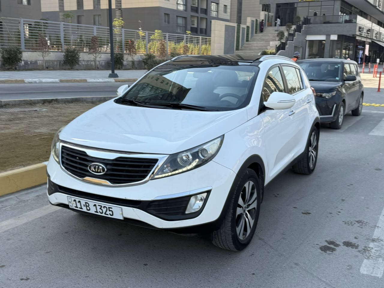 السلام عليكم
كيا سبورتاج 2012  للبيع السياره خليجيه مكفوله بدون حادث فقط بارد بل باب الخلفيه 

مري شفط بنوراما فول مواصفات السياره 

تحكم كشن كهرباء 

تخم تايرات جديد 

دوشمه جديده  

سعر السياره 157 $

مكان السياره بغداد حي الجهاد

الرقم للتواصل ***********
