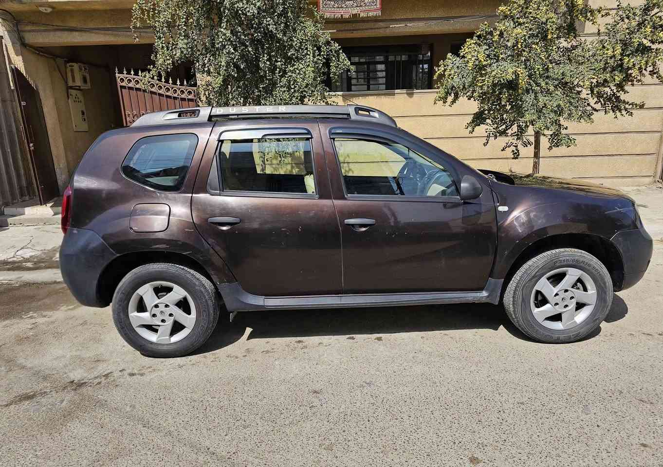 رينو داستر موديل 2018 رقم بغداد الدولي 
اللون جوزي  
محرك 2000 
 كير ATF 
المرغوب 
تحتوي على منضومة غاز 60 لتر ايطاليه و تحت ضمان الشركة العامة لتعبئة خدمات الغاز الحكومية 
علماً ان السيارة استلام شركة حرة 
ماشية 122500 
و عليها ادامة كاملة 
السعر : 92 و بيها مجال 
العنوان : بغداد الصليخ ال 600
رقم الهاتف : ***********
