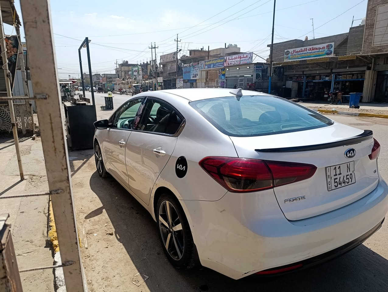 ​🚗 كيا فورتي 2018 - فول مواصفات (Top Clean) 🚗
لعشاق النظافة والمواصفات الكاملة، السيارة بحالة الوكالة وجاهزة للاستخدام الفوري:
​الموديل: 2018.
​المحرك: 2000 (GDI) - أداء قوي واقتصادي جداً.
​الحالة: بدون حادث (وارد أمريكي)، صبغ نص تكم فقط (أثر شخوط/تجميلي) وبيها بوارد مكانات بسيطه الكصه لبدايه فقط مال قماره يعني الحافه فقط  والبنيد ربع منه صفحه اليسره كد شبر البقيه كفاله عامه لغود شواصي دواخل ايرباكات كله بحاله الوكاله 
​✨ المواصفات والكماليات:
​المقاعد: كشنات جلد فاخرة رصاصي وداخل لونين تبريد شاشه بيانو وقطعتين تبريد بصمه ابواب لدات ابواب .
​نظام الراحة: تدفئة بالكشنات الأمامية.
​التبريد: تبريد قطعتين (أمامي وخلفي) ثلج.
​التحكم: تحكم ستيرن جهتين كامل (فول)، مثبت سرعة (Cruise Control).
​الشاشة: شاشة أصلية كبيرة تدعم Apple CarPlay و Android Auto.
​الكاميرا: كاميرا خلفية دوارة مع خطوط مساعدة للركن.
​الأنظمة الذكية: نظام النقاط العمياء (Blind Spot) بالمرايا الجانبية.
​أنظمة القيادة: 3 وضعيات قيادة (Drive Mode: Sport, Eco, Normal).
​السلامة: رادار جانبي، مانع انزلاق، نظام ABS.
​الإضاءة: ليدات أمامية نهارية مميزة، وإنارة ترحيبية.
​الإطارات: ويل كب (جنوط) قياس 16 أو 17 الأصلي.
​💎 السيارة بحالة ممتازة، داخلية نظيفة جداً، وما تحتاج أي مصاريف إدامة.
​📍 العنوان: [بغداد الكريعات ]
💰 السعر: [السعر١٢٠] (بيها مجال بسيط للشراي)
📞 للتواصل: [***********]
​ملاحظة للمصداقية:
​بما إن السيارة وارد أمريكي وبدون حادث ليحب ادزله رقم شاصي
