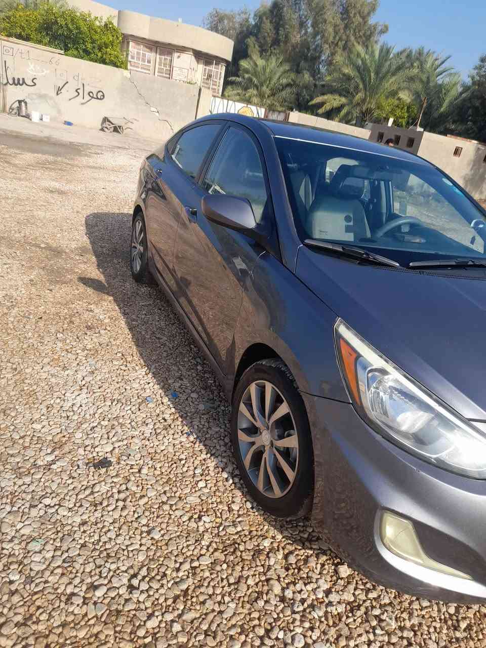 اكسنت موديل 16
مكينه 1600
امريكي حادثها ليبل واحد
 البنيد مبدال ودعاميه
وبيها رش كلير بصفحت 
الصدر لمعه وشخوط بسمي مكاني بابل 
***********
 سعرها 90
