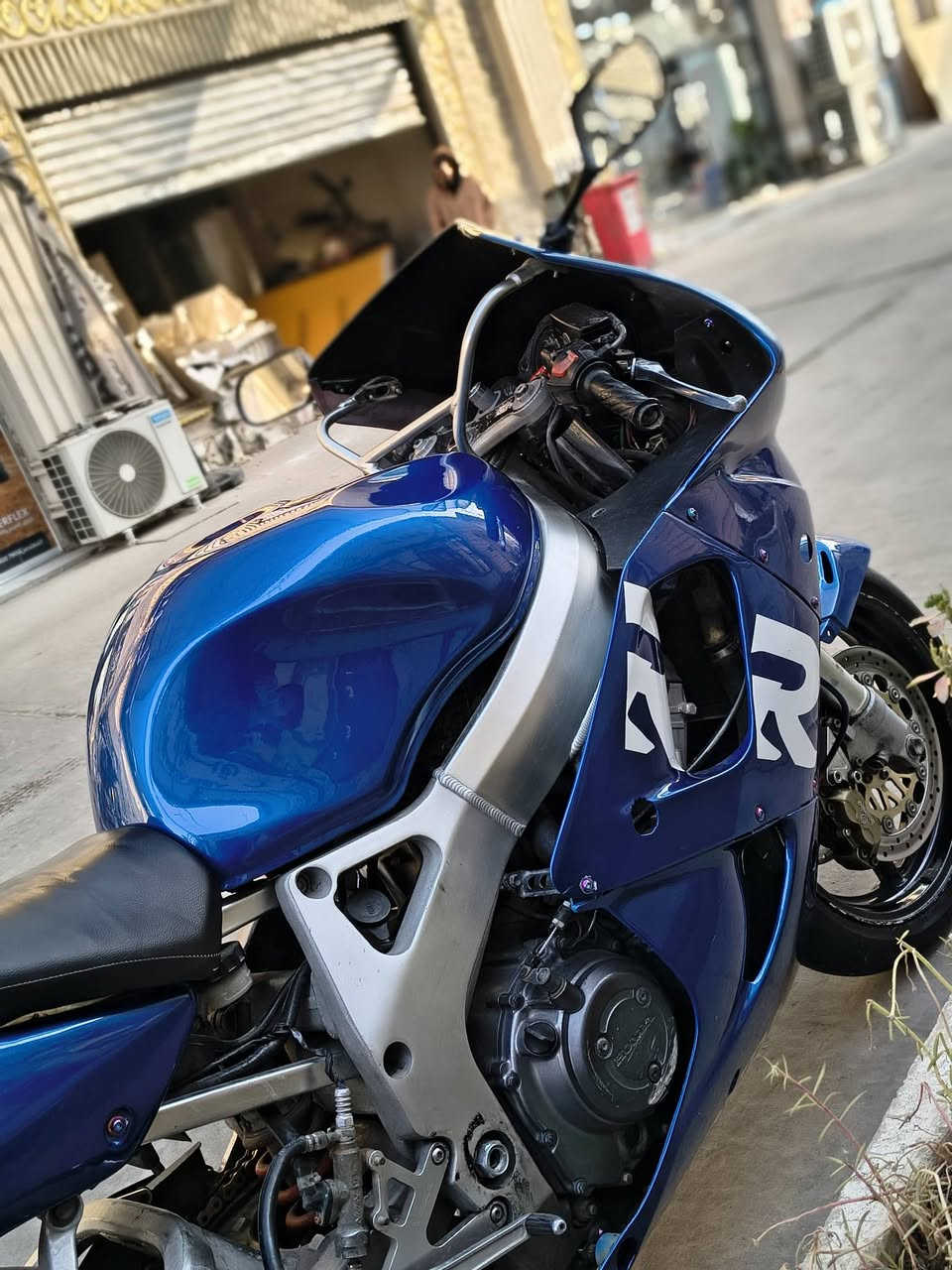 للبيع هوندا CBR 919 مكفولة كير و محرك وكهربائيات
صافية و خرسة (صفارة) مابيها اي عيب مال جناي
***********
