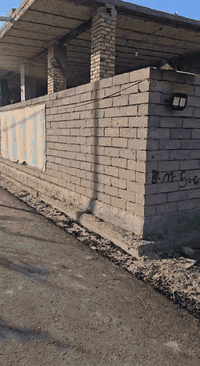 سلام عليكم توفر للبيع بستان دونم ونص تقريبا مع بيوت ثنين وديوان كبير بناء طابوق سنه البناء ٢٠٢٠ تبليط ماء اساله كهرباء اسواق مدارس مستوصف صحي كل الخدمات متوفره البستان يحتوي على نخل برحي ونواع نادره وسدر تفاحي العنوان منطقه السوره قضاء المدينه للستفسار على الرقم ***********
