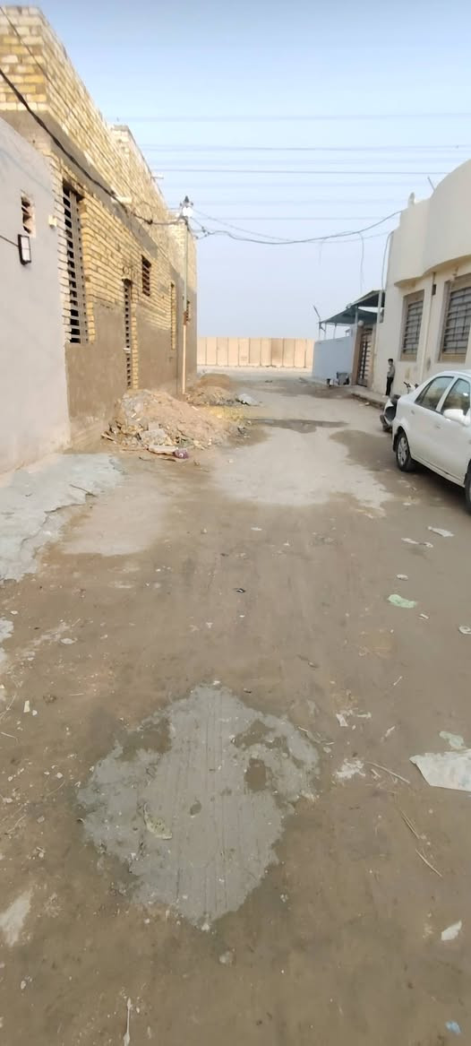 سلام عليكم اعيد النشر بسباب الوعود الكذابه بيع مستعجل بيت للبيع ١٠٠ متر شارع مطحنه نهايته عل ايدك اليمنه يحتوي البيت على غرفه وصاله جبيره واستقبال البيت بنا بلوك تجيعب صب بيت مرتب وحلو مطابخ عداد ٢ داخلي و خارجي مكشوفه حمام طارمت البيت صطح العكاده الغرفه وصاله والمطبخ والحمام طابوك الصاله جدار سيراميك الغرفه كاعيه بورسلين الا استقبال مالته  عكاده مالته فرمستون هوه والمطبخ الخارجي زينه البيت قريب عل شارع يعني كلشي متوفر يمه بيت مرتب وحلو سند ٢٥ زراعي  قرار محكمه بي البيت مشمول بل تتطويب رقم دار ٣١ الشارع مالته معرف نفس رقم الدار هم ٣١ جيران ذهب الشارع مالته هدوء كلش البيت موقعه كلش حلو وشارعه هم حلو الحي مالته اسمه حي اليرموك هاي تفاصيل  مو شراي لا تخابرني رجان سعر البيت ٢٥ وبي مجال قليل للاستفسار الخاص مفتوح تريد تنتصل عل رقم بي ويتساب ***********
