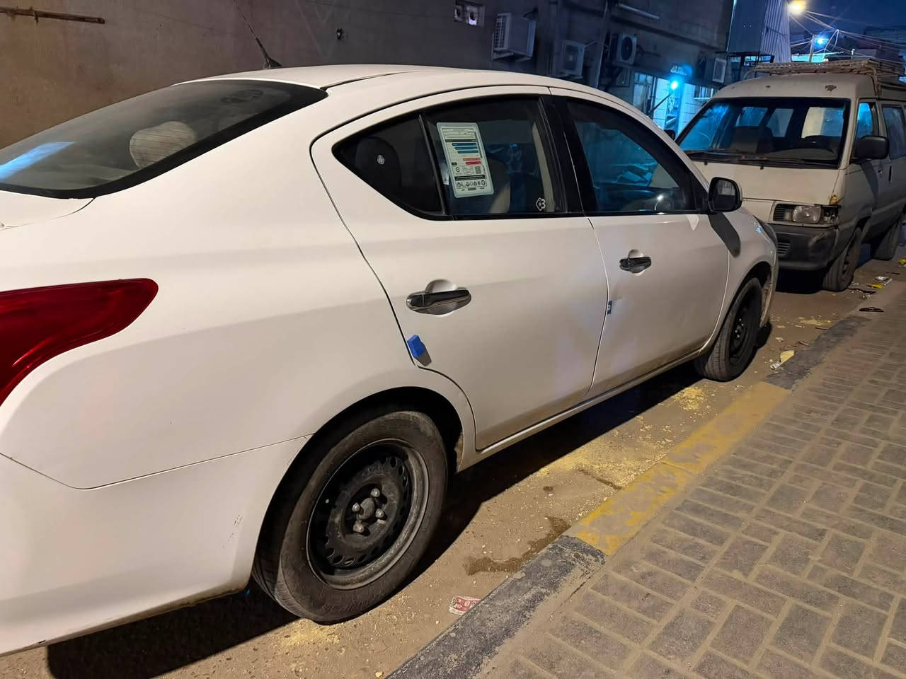 نيسان صني هندي بليته زركة  21 رقم اربيل السنوية بعد شهر وتخلص بيها قطعتين بارد باب العبري والجاملغ الخلفي كد خمس اصابع ماشية 170 الف المكينة بيها خشونة السعر 97 وبيه مجال 
مكان السيارة البصرة حي الاصدقاء 
***********
