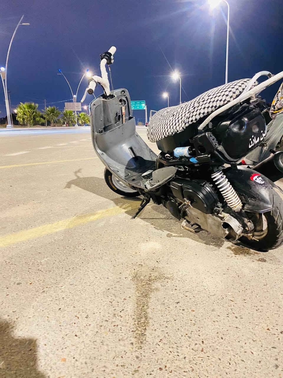 سلام عليكم ماكس قجمه للبيع دراجه نضيفه محربه وكفراتها بس الكبالكم للعلم المكينه مفتوحه مره وحده فقط  بوشتها 49بلادي سعرها 350 وبيها مجال حك الجيه هاذ رقمي واتساب ***********
