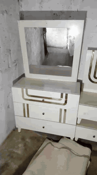 غرفه نوم 10 قطع
للبيع مستخدمه قليل
***********
L
