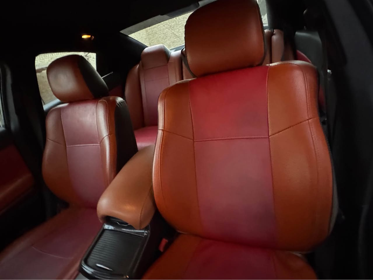 جارجر 
موديل 2017
محرك 3600 
الفئة/ sxt 
محدثه srt
مواصفات sxt معروفه 
رقم بغداد  انكليزي  بسمي 
حادث السياره جاملغ وشويه من الباب بدون داوخل صور الحادث مرفقه
صبغ حزام جماليه كفاله شواصي لغود تكم قماره شرط الفحص( مصوره فديو قبل الصبغ)
مكينه جديده
حداديه جديده
تبريد تدفئه
خاليه من كل النواقص
مكانه كربلاء
*********** كربلاء, العراق
