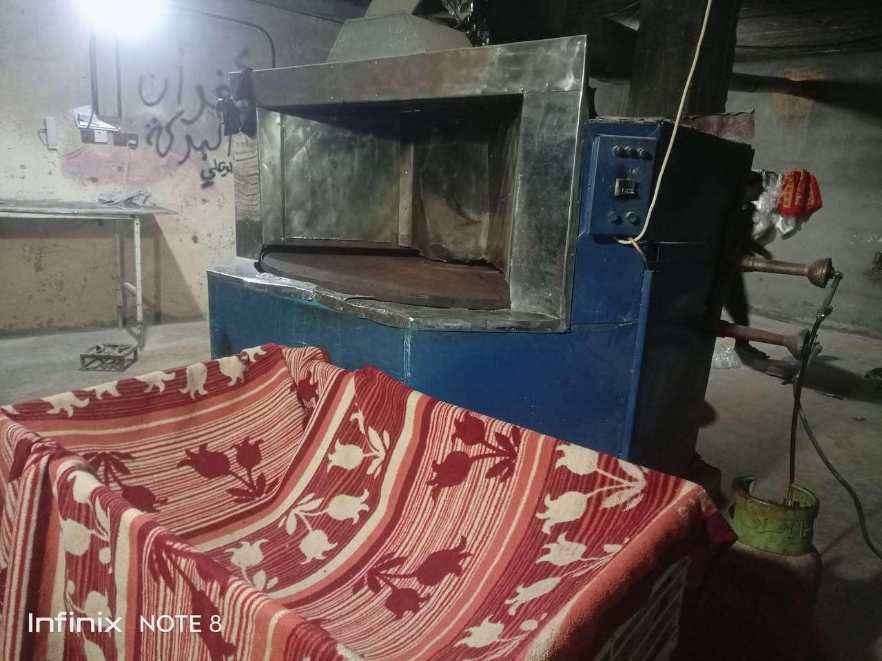 السلام عليكم 
فرن دوار للبيع السعر مليونين وبية مجال للطيبن
***********

