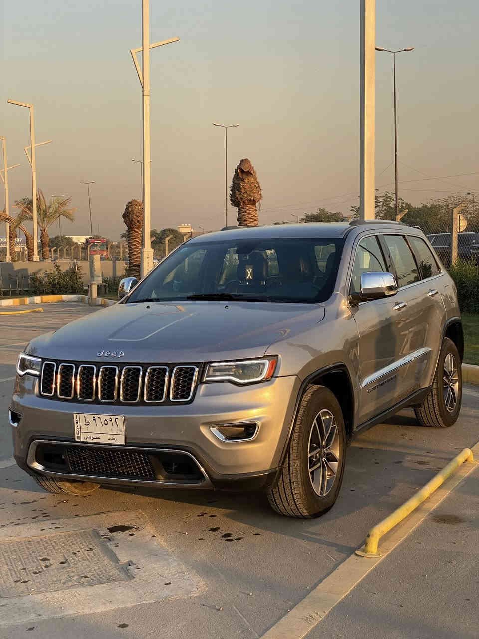 السلام عليكم

جيب گراند شيروكي موديل 2019 للبيع فقط 
مواصفات اعتيادية مكينه كير تبريد خير من الله بيها صبغ جاملغات وبنيد ونص الجنطه والسونار موجود بالمنشور بس صور الحادث ماعندي 
مكانها بغداد الغزالية السعر 190 وبيها مجال للاستفسار اكثر ***********
