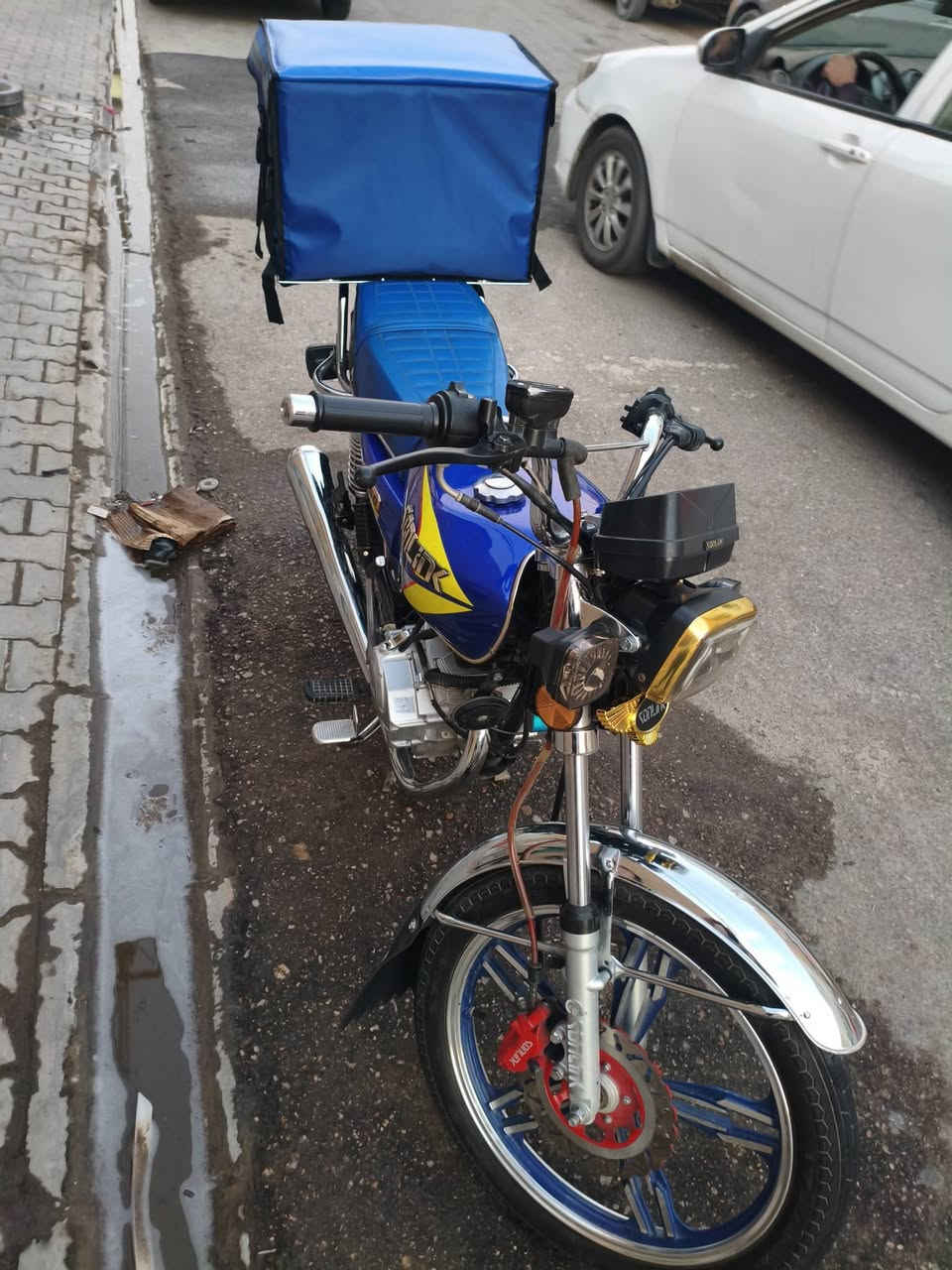 سلام عليكم دارجه سونلنك ناما برو سلف5 كير كهربائيات كلها شغاله تشغيل عن بعد رقم وسنويه ب اسمي سنويه تقره موديل 22 والدراجه موديل 23 صندوق حاطه لغرض غراضي شخصيه اخذتها زيرو ومشيتها على ايدي ما مشتغل بيها دلفري ولا يوم تجي شوف بعينك نضافه الدراجه رقمي *********** 
السعر 1500
