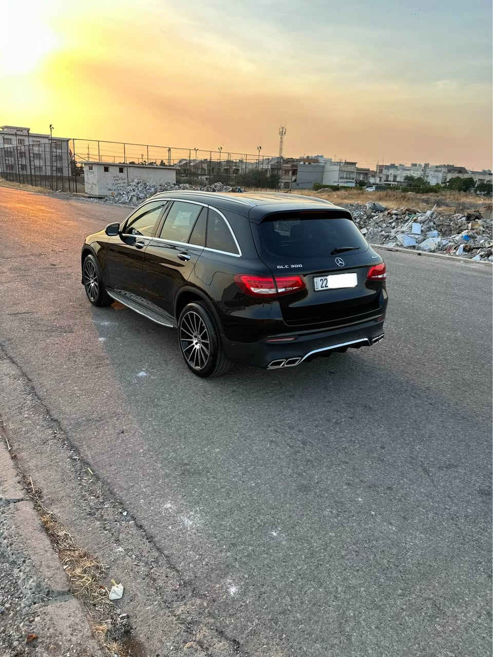 Mercedes Benz GLC 300 AMG 2017 4matic بانزين 
رقم اربيل……….. سيارة باسمي.        2.0 turbo  4 cyl
مواصفات ١/١ فول فول : بصمة , شاشة ، كشنات كهربائي ، خزن ( ميموري ) ، تدفئة، ستيرن كهربائي و تدفئة ، رادار ٣٦٠ ، بانوراما ، اوتو ستارت ستوب ، ٥ مود  ، بريك بصمة  ، تبريد مركزي ، صندوك كهربائي ،…………
السيارة كلين مكفول من كلشي ، بس بهال ١ مكان شبر PDR 
لايتات دايناميك ، مراية شفط ، …
السيارة وارد الماني ضمان دولي (انتربول) ، ،
ماشية : ١١٣،٠٠٠ كم 
محرك و جير و كهربائيات و تحويل و تبريد كلشي شرط✅
سيارة جديد بمعنى الكلمة ١٠٠/١٠٠
مكان السيارة اربيل .
سعر : 238 و مجال
*********** واتساب أربيل, العراق
