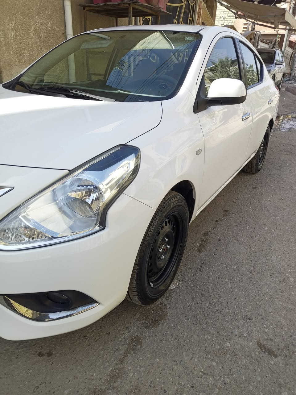 السلام عليكم ورحمة الله
نيسان صني هندي موديل 2024 ماشيه 12 الف قابل للزيادة رقم اربيل سيارة نظيفة مال بيت ماماشية هواي، بيهه ضرر بالجاملغ الخلفي جهة السائق وحافة الباب ورصعة خفيفة بالتكمة الامامية جهة السائق فقط والباقي كفالة، مدوشمة كاملة من الداخل

السعر المطلوب: ١٢٨ ورقة وبيهه مجال للشراي 
مكان السيارة البصرة
***********
