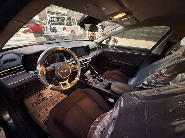 السلام عليكم 

النوع كيا كي فايف  K5 امريكي 
الموديل 2023
المواصفات 
1شاشة كبيرة 
2بصمة 
3 تشغيل عن بعد 
4 تحكمات استيرن فول 
5 رادار خلفي 
6رادار امامي 
7 نقطة عمياء 
8 توقف ذاتي 
9 كامرة خلفية 
10 محرك 2/5 
11 وضعيات قيادة سبورت نورمل ايكو  
الحادث
قطعتين تبديل فقط ￼ 
مكان السيارة بغداد اي استفسار على الهاص موجود والاتصال على الرقم ***********
رقمهه بغداد 
تحياتي للجميع 
اريد مراوس تشارجر ￼￼
