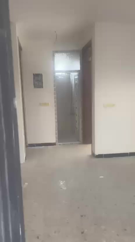 شقة ارضية للايجار قرب جامع الصديق منطقة الاعظمية تحتوي على غرفتين ومطبخ وخدمات الايجار ٦٥٠
للاستفسار ***********
