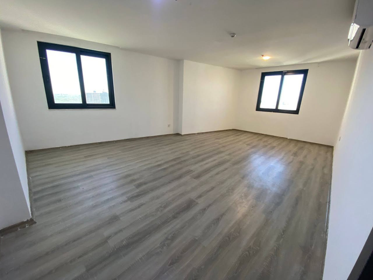 شقه للايجار للبيع منطقه ذهبيه اربيل 
مجمع لايف تاور 
غرفتين وصاله فارغه ٢+١
مساحه 173 م
الاستفسار على الواتساب 
***********
