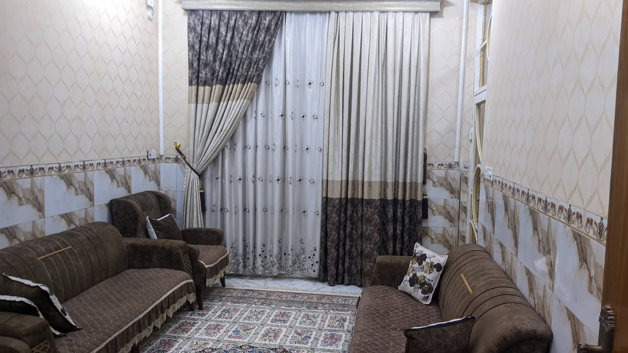 مشتمل بحي الجامعة 100م
خلف عمارة موسى الكاظم متكون 
من غرفه وهول ومطبخ وصاله 
طابق واحد 
تفاصيل خاص او اتصال على الرقم
***********
