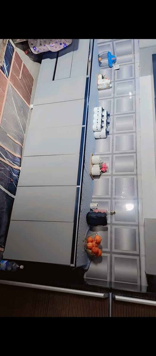 السلام عليكم كاونتر تركي تزكام للبيع ثلاث قطع الكاونتر وملحقه 4 امتار والسنك 2 متر السعر 400 مستعجل ع بيعه ***********
