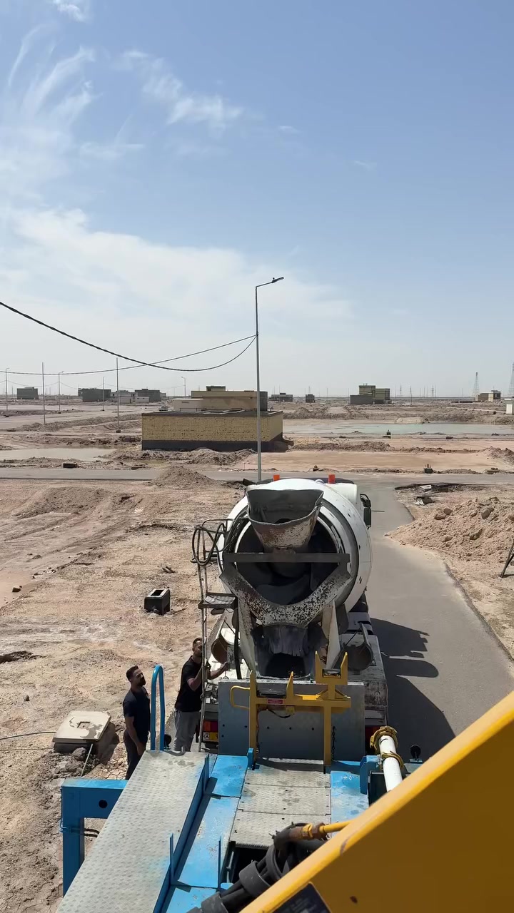 اللهم صل على محمد وآل محمد 
تم بحمدالله صب سقف منزل في منطقة الطوبة والنخيلة إفراز النفط  للشركة الامتياز للمقاولات العامة والتصاميم الهندسية تم الصب بقوة انضغاط C35 حقيقي 

#للصب_المركزي_الجاهز في جميع مناطق البصرة 

🔴 اهم مواصفات الكونكريت لدينا:-  

1-جميع المواد ( الحصى والرمل والاسمنت ) مفحوص مختبرياً 

2- الماء المستخدم في الخلط RO وخاضع للفحص .

3- المواد المضافه تكون حسب الطلب ومستورده من اوربا .

4- معاملنا فوول اوتاماتيك .

▪️ الانتاج والاشراف من قبل كادر هندسي من ذوي الخبره

المعمل يحتوي على 5 بم {43,42,36,34,34} ويحتوي على 16 خباطة 

للتواصل ***********

حسين المنصوري #للكونكريت_المركزي_الجاهز
ونسأل الله التوفيق للجميع يارب
