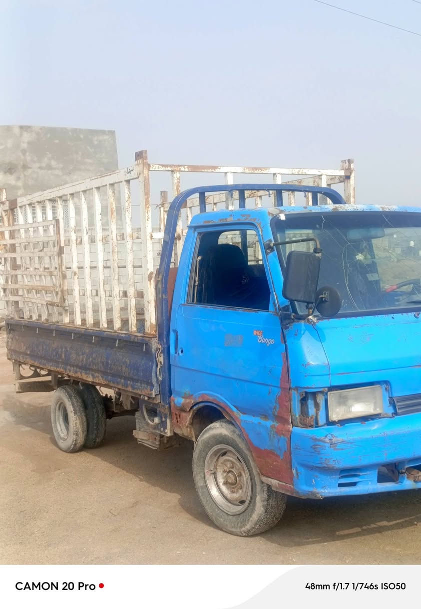 سلام عليكم سياره للبيع كيا بنگو موديل 1992 رقم ذي قار توه مجفته ما صار الها شهر  العنوان ـ البصرة ـ الدير 
الاستفسار على هذا الرقم متوفر خط وواتساب ***********
