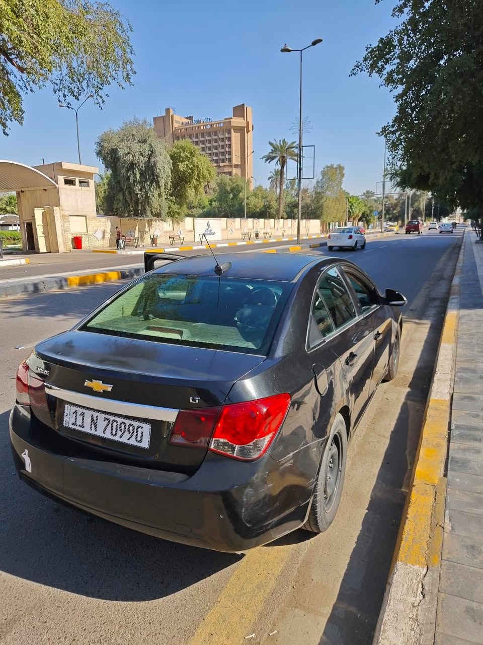 السلام عليكم
كروز موديل ٢٠١٦ LT
هزه وسنويه جديده رقم بغداد الدولي 
كير ومكينه بلاديات 
تبريد تدفئه شغالات تحكمات ستيرن شاشه وكاميره 
عليها زوج تايرات جدد 
بيها الباب الورا سايق مصبوغ ونص الجاملغ الخلفي 
مكانها بغداد الصالحيه 
السعر ٨٥
***********
