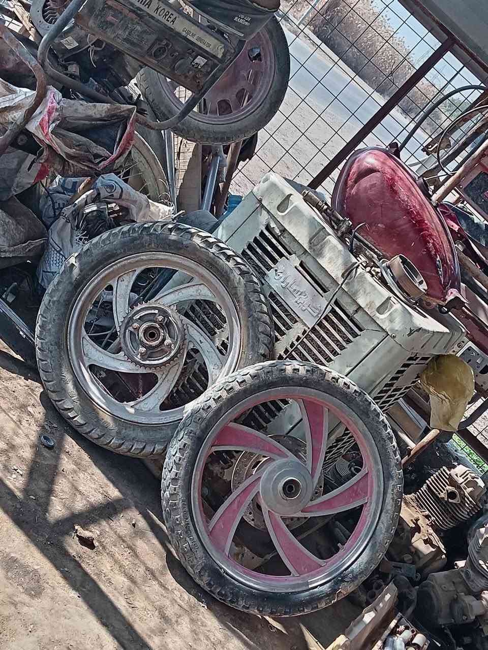 السلام عليكم جونده شغاله للبيع. وغراض تفصيخ للبيع للتواصل ***********
