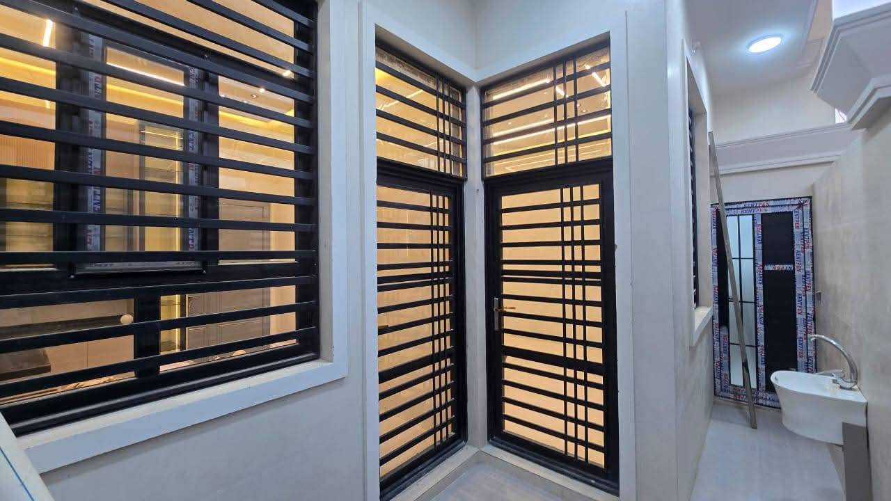 🟥عندك بيت🏚️عندك بناية 🏢
 لاتفوت الفرصه🚨🚨🚨⚠️⚠️⛔️
مكتب المهندس للمقاولات العامة  للبناء الحديث 
🔴نعمل بالاقساط والحاضر
ملحق تفاصيل عرض الاقساط 550الف تسليم مفتاح
ملحق تفاصيل عرض النقد 450الف تسليم مفتاح
ذرعة سقف (منور ستاره كراج) مجاني غير داخل بالذرعة
تفاصيل العرض الانشائي 

1️⃣ تهيئة الأرض وحفرها بعمق (20سم )عن مستوى الأرض وفرش طبقة من الجلمود وطبقه من السبيس الخالي من الشوائب وحدل الأرض بحادلة (20طن) للوصول الى المستوى المطلوب

2️⃣اعمال الحفريات  (20سم)

3️⃣رش الأرض بالمبيد الحشري الجرثومي عالي الفعالية مع فرش طبقة من النايلون الزراعي مع تثبيت منظومة الأرضة.

4️⃣تأسيس شبكة مجاري (4 انج) الأمل الشريف مصري الاصلي ثلاث طبقات او الألماني البولمان مع مراعاة المناسيب والتوزيع الهندسي للصحيات

5️⃣المباشرة بتثبيت قالب الخشب وتسليح النشر حصيره عدد2 الحديد بنشر (30سم)مع اضافة جسور بأبعاد الأتاري (25سم)ناجح بالفحص ff بينهم وبأقطار حديد نصف انج مع شيش قياس 16نوع عراقي
تكون الجسور (12ملم)عدد (4) جسور محيطية مع جسر متوسط والحصيرة متخالفة او متقابلة

6️⃣صب البتلو مع أضافة مواد عازلة للرطوبة مع شركة سيكا 

7️⃣البناء يكون بالطابوق الأبيض الجمهوري (شركة كنكن والربيع وحجي ابراهيم )

8️⃣صب الأسقف نشر (30سم)+ الجسور والمواصفات الطابق الثاني والبيتونة نفس القياسات المذكورة ويكون الطابق الأرضي رباط (30سم)وبقية الطوابق مرد ماء  
9️⃣تأسيس شبكة الماء مسلح درجة اولى تركي ثلاث خطوط الحار مسلح 

🔟تأسيس الكهرباء نوع بوري العقبة الأردني او الفنار السعودي

1️⃣1️⃣تطبيك الأرضية مرمر او بورسلين اسباني او هندي 

1️⃣2️⃣تطبيك الحمامات والمطابخ بالسيراميك الهندي او الأسباني مع الأرضية

1️⃣3️⃣عمل الجص والبورك مساطر بقياسات (90 cm) والبورك نوع غزال او مالج مع اعمال الطرطشة والعزل

1️⃣4️⃣الواجهة تكون مرمر او بورسلين (%50) بدون اي اضافه بلأسعار او اختيار احد النوعين 

1️⃣5️⃣ديكورات جبسن بورد للصالة مع الأنارة لكل غرفة 

1️⃣6️⃣الأنارة نوع سعودي او اماراتي بضمان 5 سنوات والميزانية نوع (اي.بي.بي)سويسري ضمان(25سنة)

1️⃣7️⃣الفتنكات الصحية او اثاث الصحيات نوع تركي درجة اولى 

1️⃣8️⃣بايات الدرج مرمر تركي  (3سم) حسب اختيار صاحب الدار 

1️⃣9️⃣محجر الدرح اللمنيوم واختيار اللون حسب اختيار صاحب الدار ويكون اربع شرايط مع كل باية دنكة

2️⃣0️⃣الأبواب الداخلية تركية 

2️⃣1️⃣الشبابيك المنيوم مع الزجاج بقياس (6ملم) و

2️⃣2️⃣باب الأستقبال قاصة تركي المنشأ مع كيلونات ايطالية بضمان (20سنة)الى سعر اقصاه ($250)
2️⃣3️⃣السطح شتايكر مع فلين بسمك (3 cm)مع اعمال التسطيح الزميج+ الماستك+الزفت
2️⃣4️⃣تجهيز سخان سعة (120لتر) مع تجهيز تانكي سعة (1000لتر)مع تجهيز بوستر مع مضخة ماء درجة اولا
2️⃣5️⃣شبكة معالجة الأرضة + تأسيس خطوط كامرات + انترنت ( تأسيس خط نت وخط ستلايت )
2️⃣6️⃣طلاء الوحدة السكنية بطلاء بلاستيكي (جوتن+برجر+ديلوكس +ناشينال)

      
 1️⃣التصاميم المعماريه مجانيه بالكامل 
‏ℹ️لطلب المعلومات او الاستفسار 

☎️*********** ☎️***********
