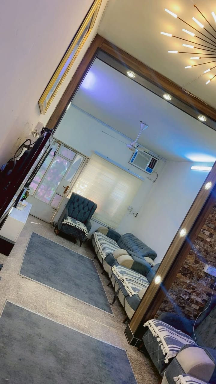 بيت للبيع
المساحه:٦٢ 

الموقع : الزعفرانيه الشهداء خلف مركز شباب

السعر : ١٠٠

بيت طابو سكني ملك صرف 

للاستفسار اتصال 📞 ***********

البيت طابقين  الطابق الثاني غرفتين نوم وصحيات

الطابق الاول ستقبال وهول ومطبخ ومنور وصحيات
