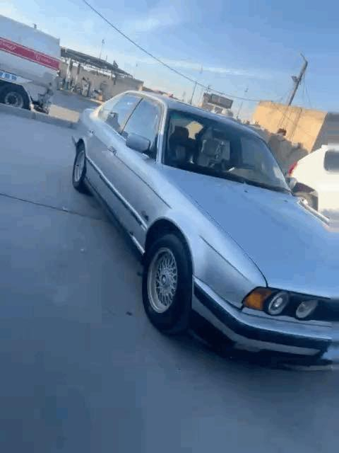 سلام عليكم بي ام 525 مسكر فانوص بغداد مديل 90  كير مكينه حاويه جديد  حداديه جديده ويل كب خليه تخم تاير نضيف بسمي وكاله عامه ام. الباركوت من صاحبهه. تحويل مباشر تبريد شغال  بكان اسياره بصره مركز المدينه السعر  50 وبيهه مجال الستفسار رقم  ***********
