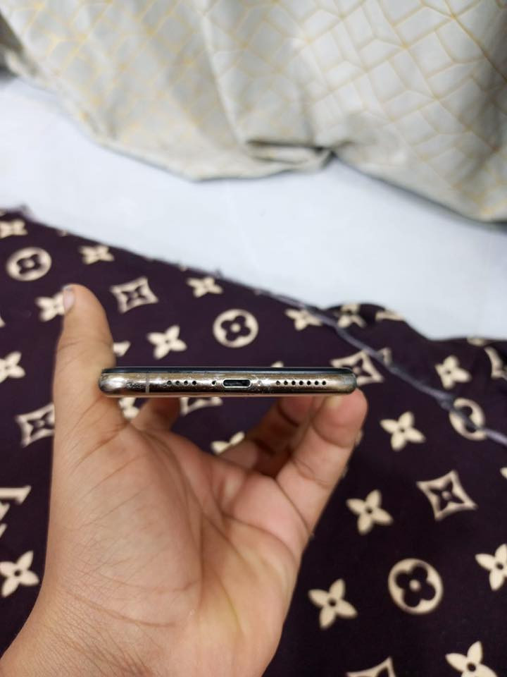 سلام عليكم تلفون آيفون اكس إس ماكس ذاكره ٢٥٦ بطاريه مبدله جديده١٠٠  شاشه مبدله  مال تفصيخ سعره ١٥٠ بيه مجال ***********
