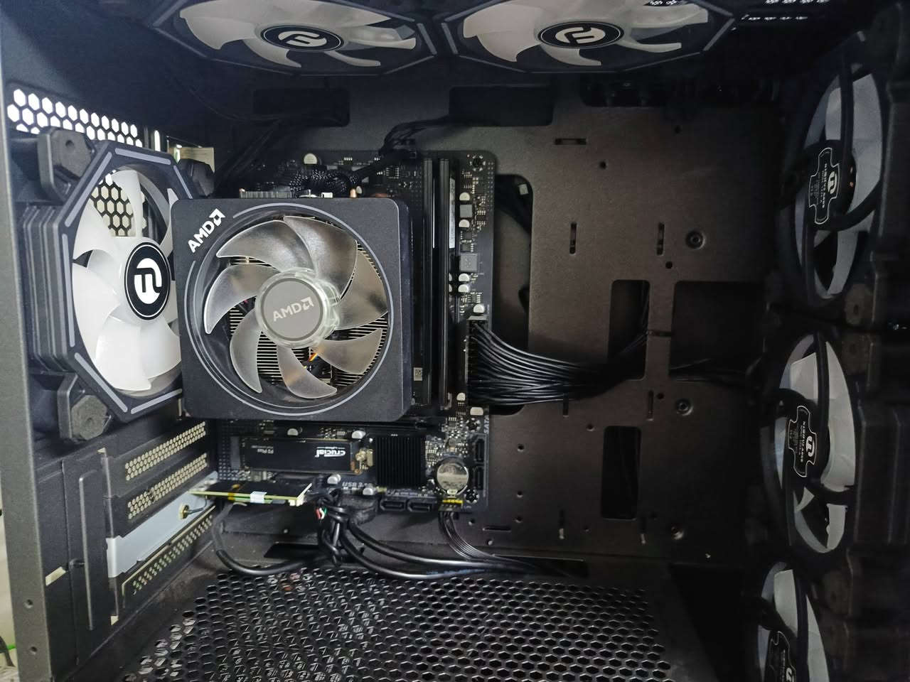 السلام عليكم
تجميعة جديدة...

معالج 7/5700G مع الكولر
رامات 16GB 8x2
مذربورد B450 MAXSUN
بور 550w SMART
هار 1 تيرا
كيس6 فانات RGB

جميع القطع بدون كراتين 

السعر 500 الف


**إذا كنت صاحب هذا الإعلان وتريد حذفه لأي سبب، رجاءا أرسل رسالة إلى الدعم الفني**