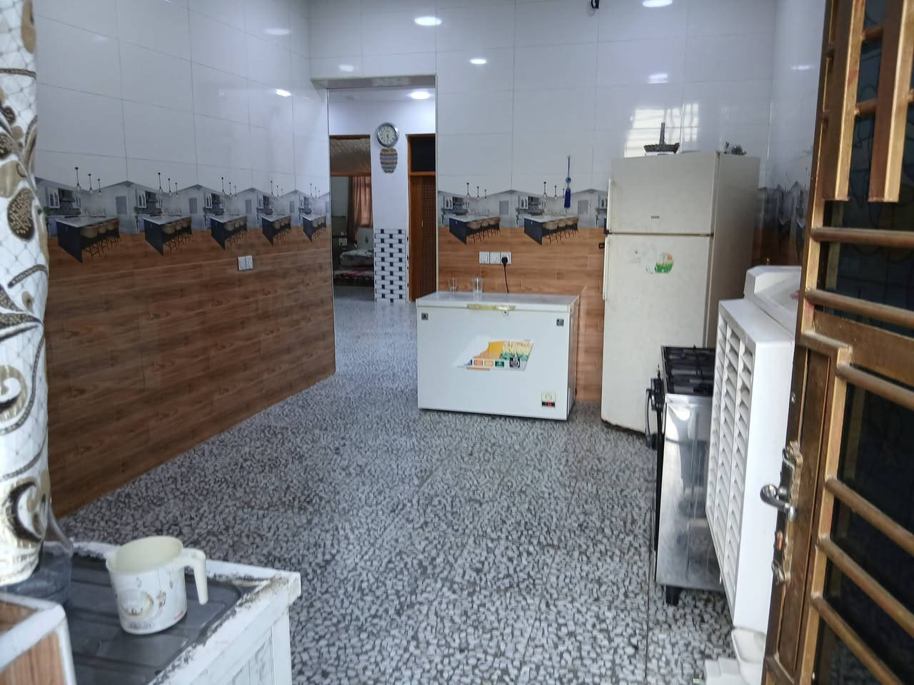 دار سكن ملك صرف مساحه ٣٠٠متر
غرف النوم ٤
استقبال وصاله ومطبخ وملحقاته 
العنوان المدائن منطقة التصنيع 
مقابيل التجاره 
السعر النهائي النهائي ٢٥٠
***********
