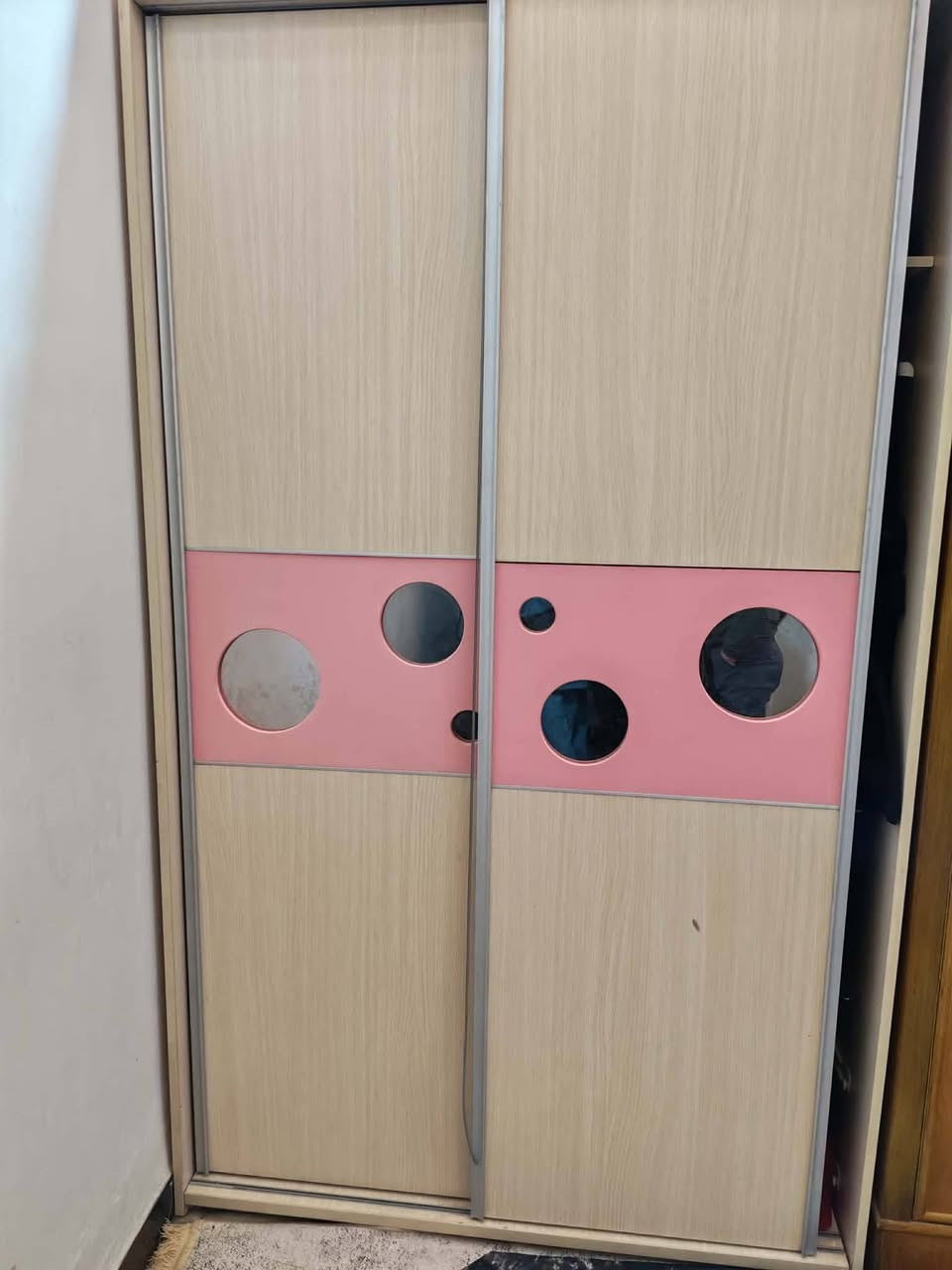 غرفه بناتيه سعره ١٣٠ كولش قويه
***********
