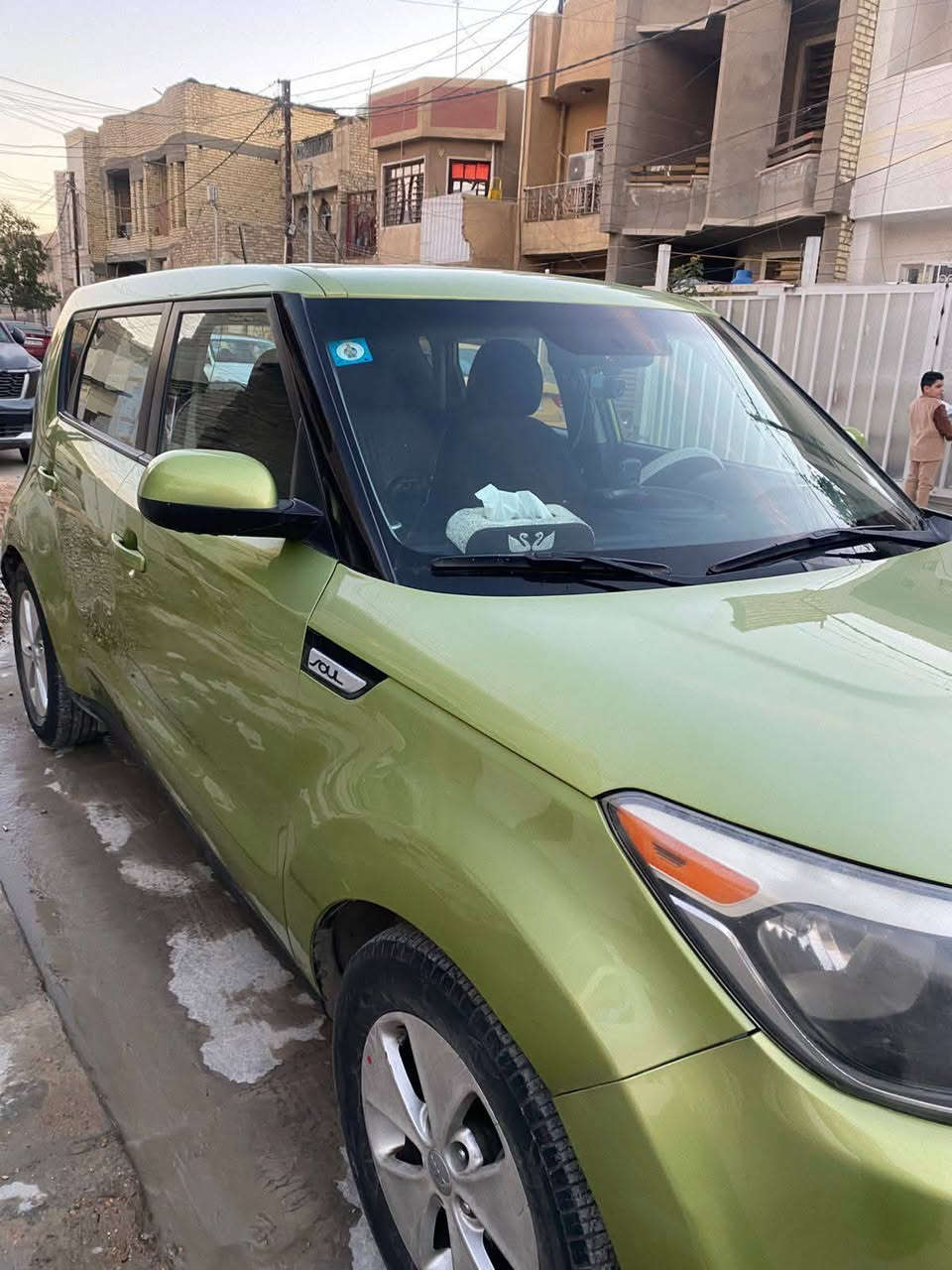 #كيا صول موديل 16 لون مميز وارد امريكي صندوق فقط رقم بغداد سيارة على ايدي ونظيفة واحلى من صور تبربدها ثلج محرك 1600والحادث بالعراق حسب موضح بالصور 
سعرها 115وبيها مجال في بغداد السيارة
رقم الهاتف ***********
